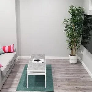 Luxurious 2 Bedroom Basement Holiday home Winnipeg