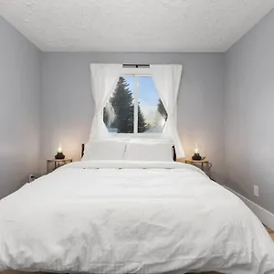 Elegant Boho Retreat - 8 Min To Wem Holiday home Edmonton